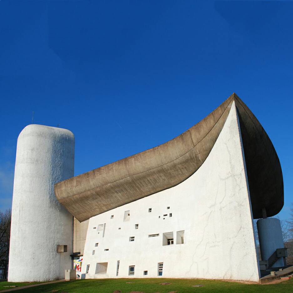 Le Corbusier's Chapelle Notre Dame du Haut in Ronchamp features a monumental concrete roof ow.ly/ItJr100fpAH