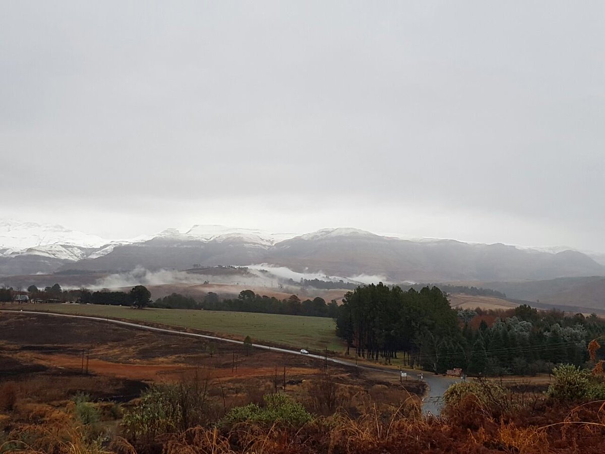 DrakensbergCT's tweet photo. A winter white-out! So much snow on the Monk's Cowl mountains today (with lots of cloud &amp; chilly rain) #gottaluvKZN https://t.co/NNvSOHmTE4