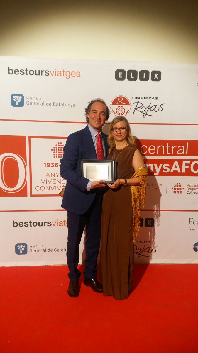 consellCAF's tweet photo. Jesús Torrent i Anabel Miró, de la junta del @cafbl, enguany celebren els 25 anys com a col•legiats @torrentfinques https://t.co/SX9P7h3UCL