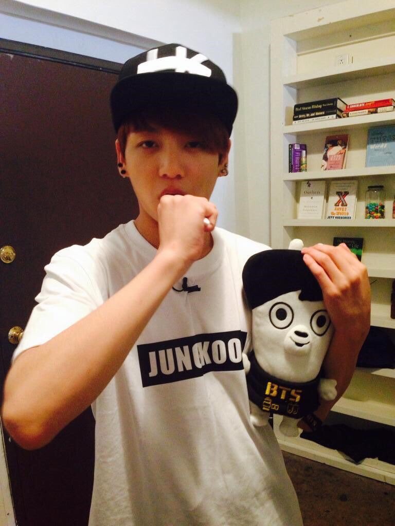 Golden J on Twitter: "Jungkook baby with a toothbrush / brushing his