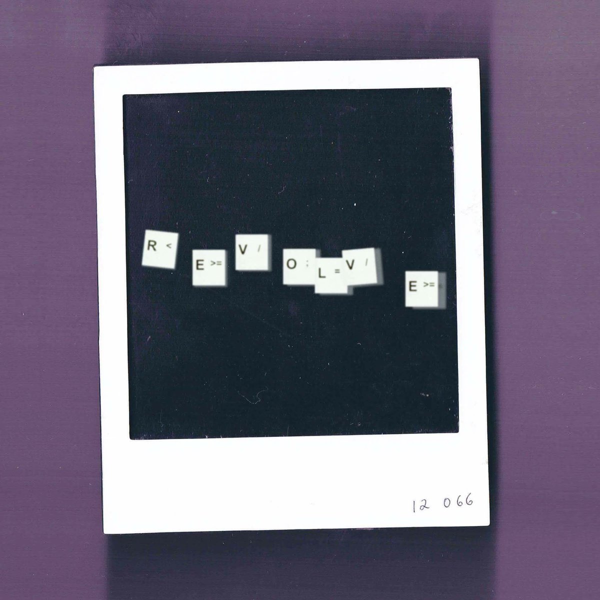 LittleSea's tweet photo. so far away but still so clear..

#Revolve = August 5th https://t.co/BZH55pRLyn