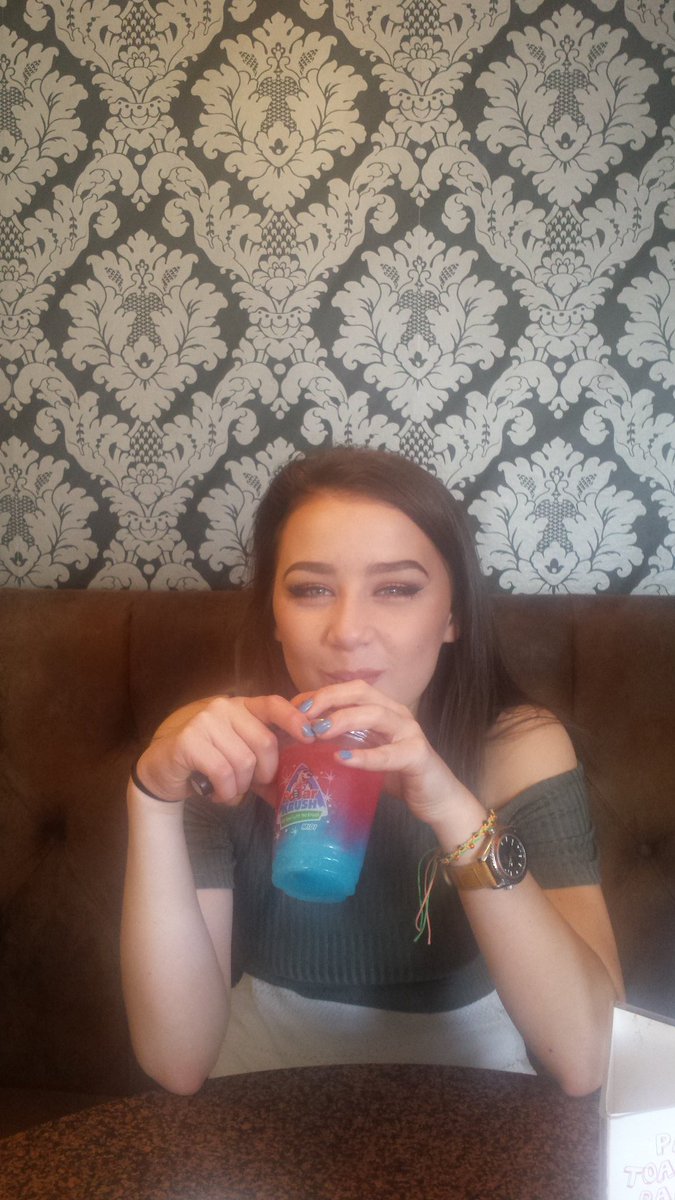 simoncalvert67's tweet photo. happy birthday grace. #20 today #20 a day https://t.co/Sx1zDWC7Lx