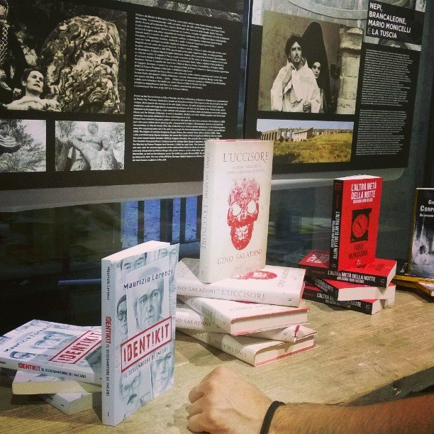 Imprimaturedito's tweet photo. @MaLoWriter a @ombrefestival con "Identikit. Il disegnatore di incubi" https://t.co/pGzGHukpET