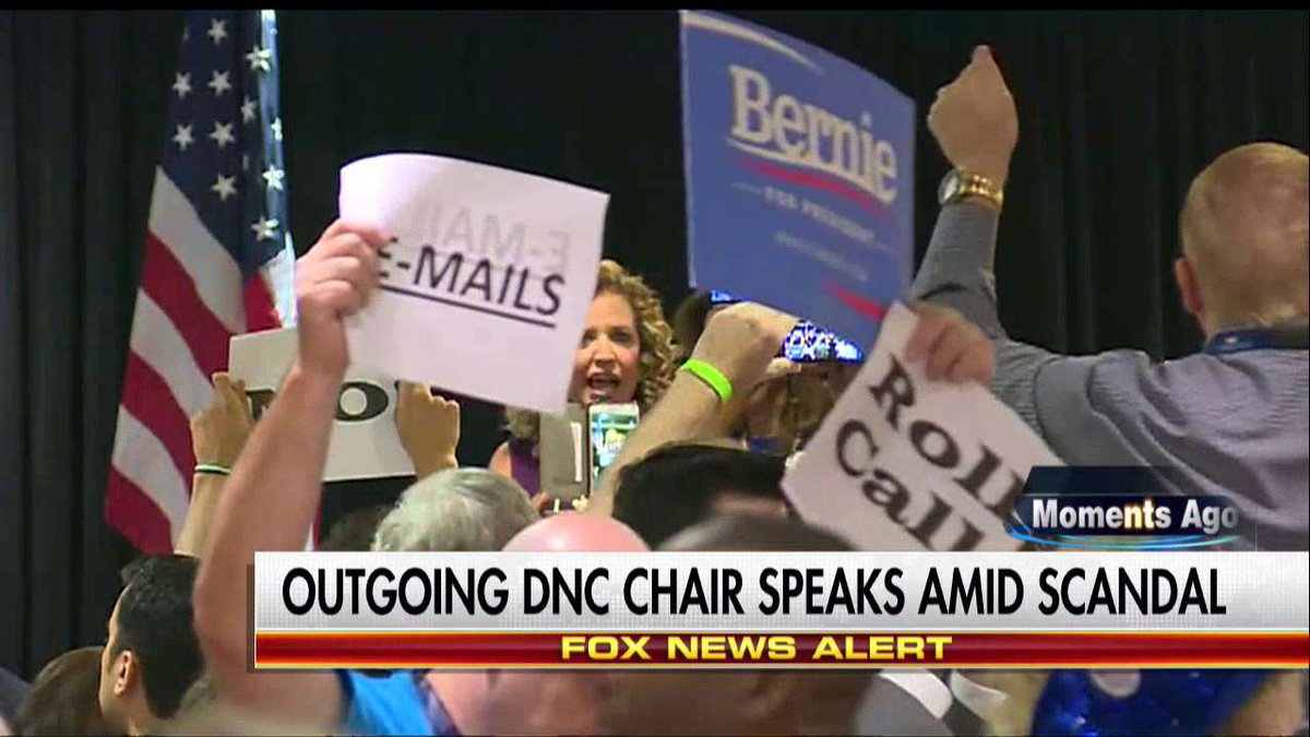 FoxNews_Flash's tweet photo. 'Shame!': Wasserman Schultz Booed Off Stage at #DNCinPHL @AmericaNewsroom VIDEO: https://t.co/ZKmghogd04 https://t.co/bMPBxLON39