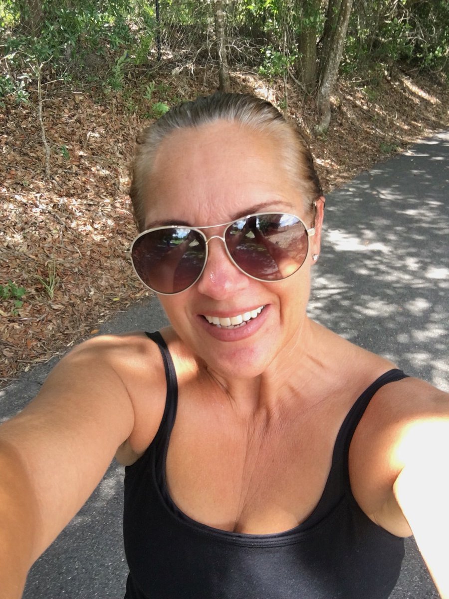 Iwilldoit2's tweet photo. Getting my rollerblading on ...
#losing weight #gettinghealthy #gettingfit #movingmybody #cardio #lovingthesun https://t.co/dTTOl5BbPd