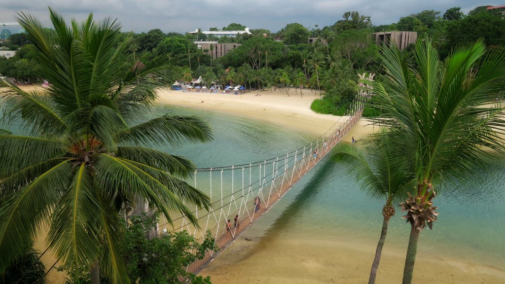 AlexMJ_OntheGO's tweet photo. Allez à la plage, l'eau est chaude!! Notre plus récente vidéo est en ligne sur YouTube! #YourSingapore https://t.co/a9slw6LqnO