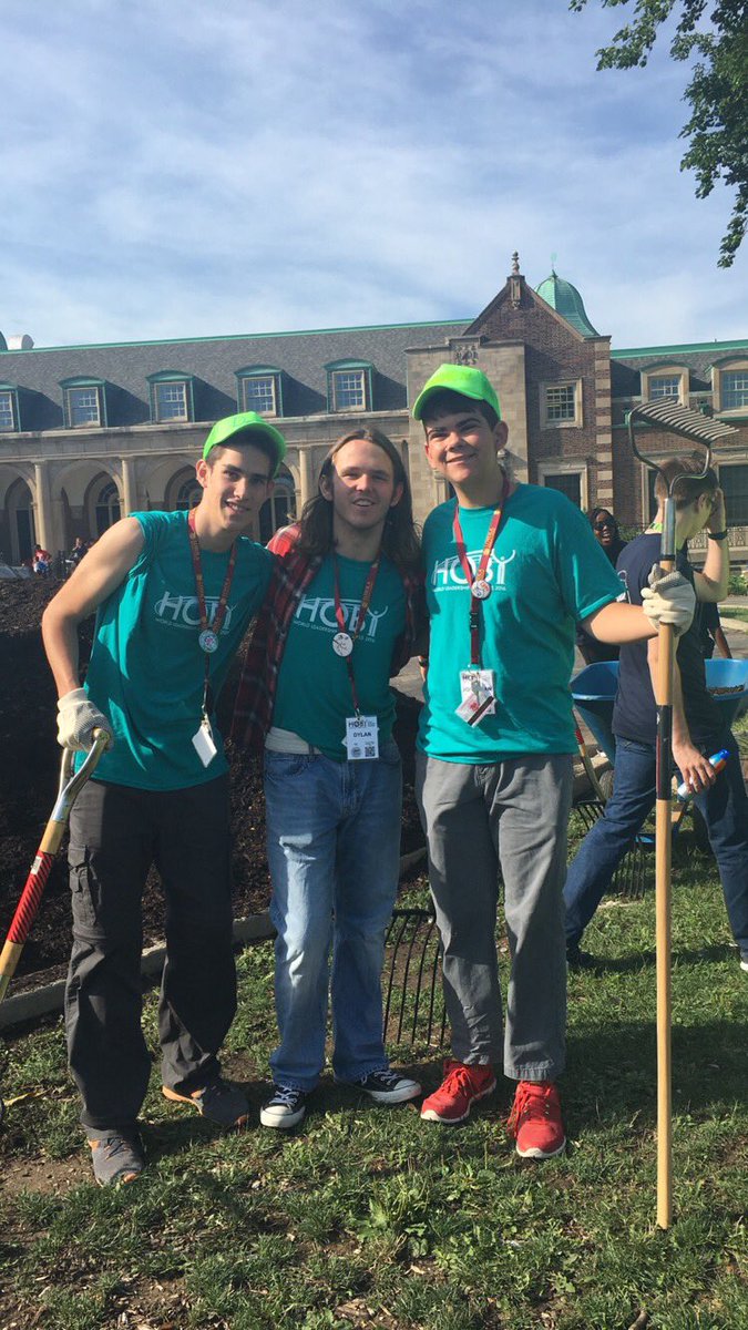 AGreenDream16's tweet photo. Lookin good while doin work! #HOBYWLC2016 #RhymeAndReason #agreendream16 https://t.co/ksVdQLKWZK