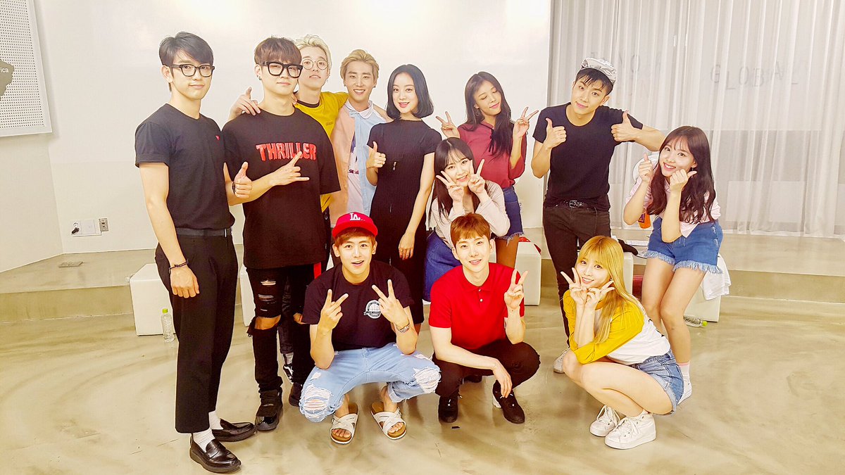 JYP네이션 굴욕 티셔츠입고 단체샷 | 인스티즈