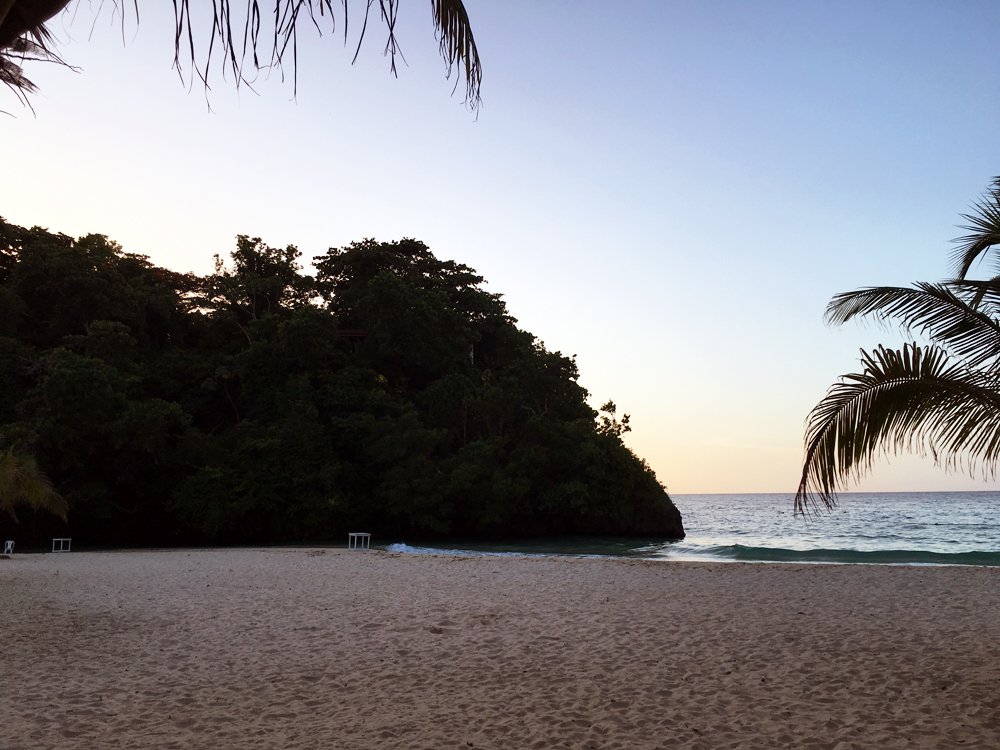 Loving this sunset picture, courtesy of Rachel @theworldinaweekend 
#frenchmanscove #jamaica #beach #sunset #holiday