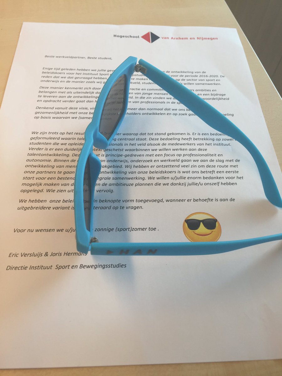 jaingelse's tweet image. Mooie geste van @EricVersluijs en @JC_Hermans van @HANnl na deelname brainstorm beleidskoers HAN S&amp;amp;B 2016 - 2020 😎👍🏻