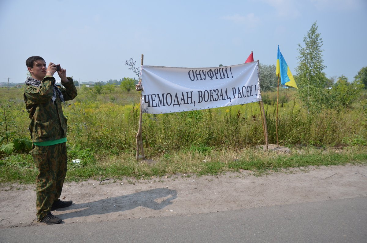 Участников крестного хода УПЦ МП забросали яйцами под Борисполем - Цензор.НЕТ 9855