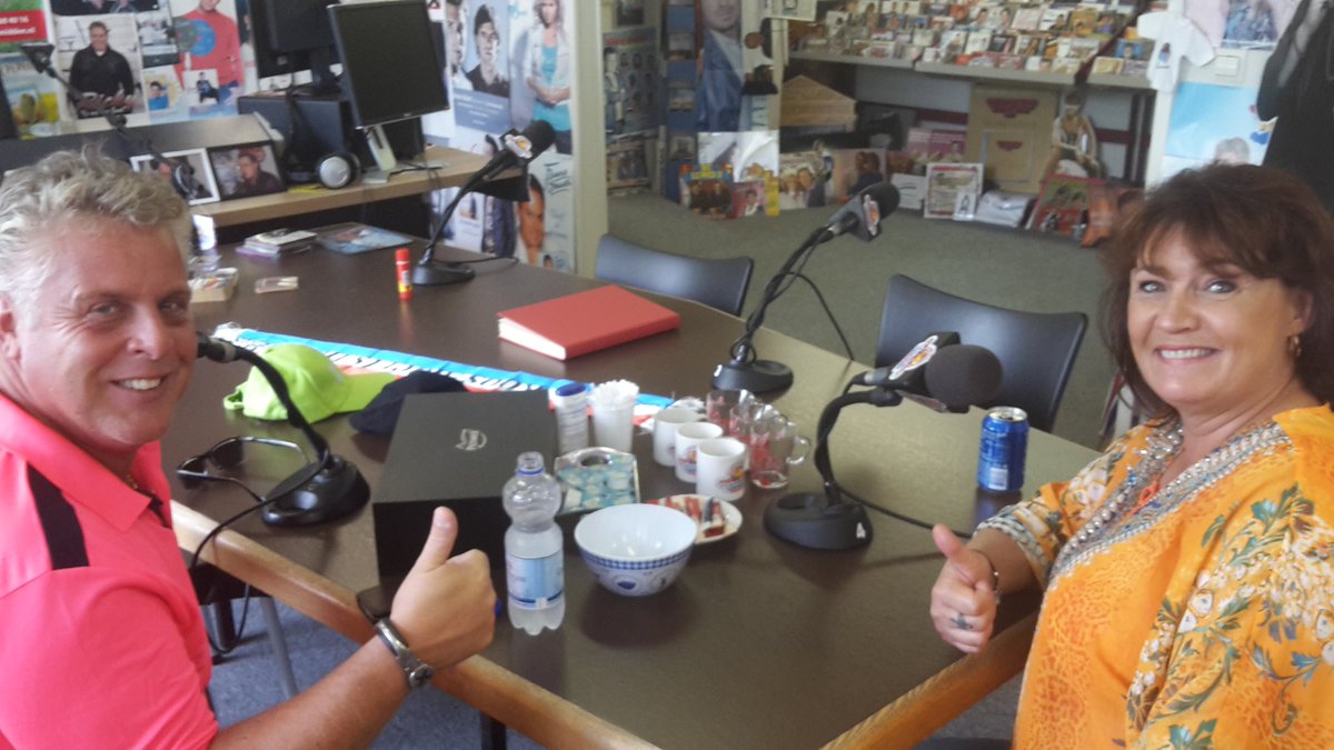 Wij bekronen <a href="/dehollandios/">dehollandio's</a> nu al met het "BESTE VOLKSE ALBUM 2016". Nu te gast in de studio!!