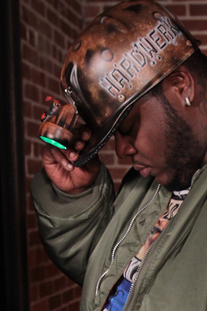 . <a href="/DJHardWerk/">Hardwerk</a> teams with Akon to light up the world, check out their single
bit.ly/2a7DxtZ