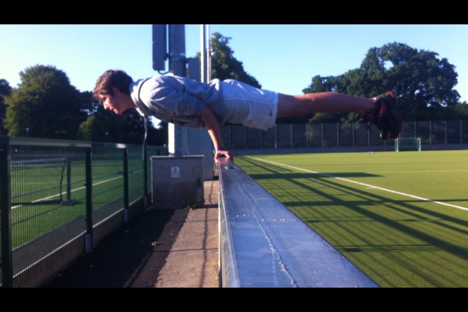 BorowskiPaul's tweet photo. Anybody else interested in mastering their bodyweight?

Like this if YOU are!

#fitbodyfitmind https://t.co/vWLlRrCw9M