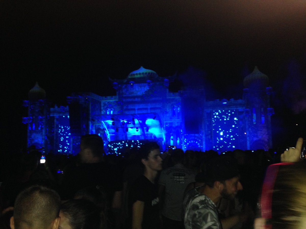 <a href="/Essential_NL/">EssentialFestival</a> good - bad weather refreshing😎