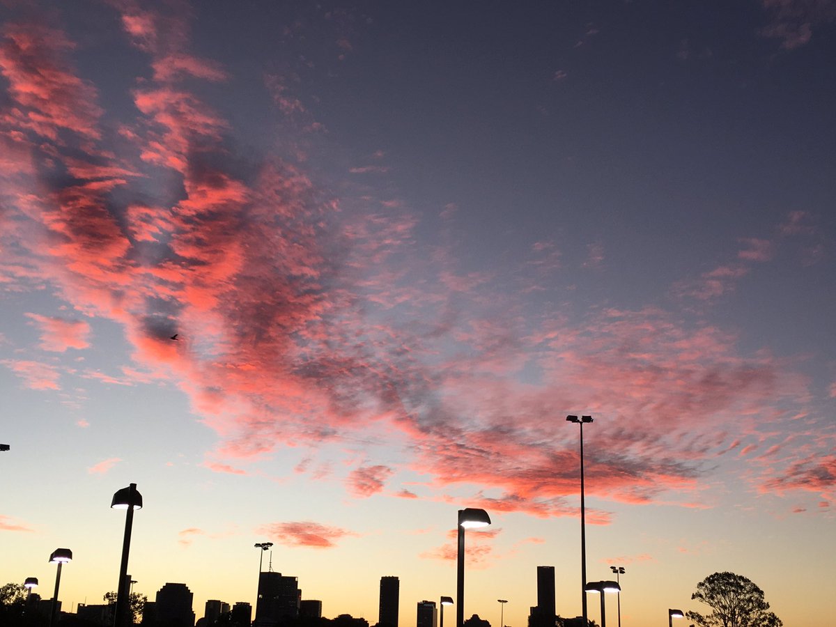 sdesmarchelier's tweet photo. Had to share this beautiful photo of a #Brisbane sunset https://t.co/Q2DztB2nDk