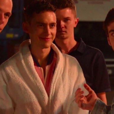 divaolly's tweet image. so it begins...(HQ Version Darling)