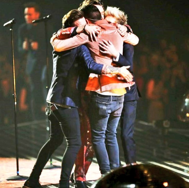 amalianuur_a's tweet photo. One Direction ...😢😭
@onedirection #BreakoutNET1D #6yearsof1d #SixYearsOf1D https://t.co/82eHRSuzJh