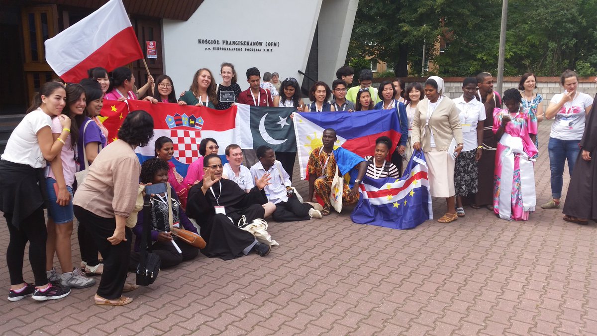 odominik's tweet photo. #Yig2016 Zakończyły się msza rekolekcje #YouFra. Jeszcze pamiątkowe zdjecia. Czas zacząć #sdm #Krakow2016 https://t.co/lVvzL7Kvsk
