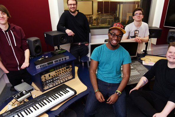 WeAreUMiNetwork's tweet image. Students from @TeessideUni set up @CoastlineRecord to boost local music scene: 

bqlive.co.uk/2016/07/25/stu…