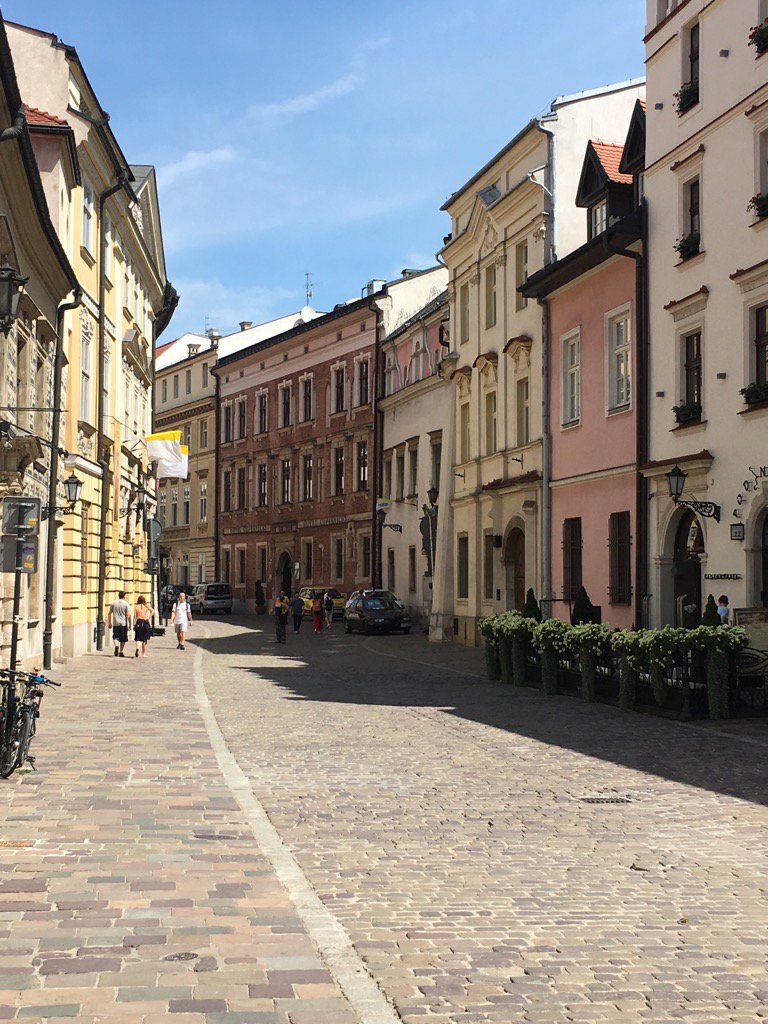 Allie_Maree's tweet photo. Old city Kraków - breathtaking!! #bneWYD16 #poland #krakow https://t.co/Ph1BDWUTZW