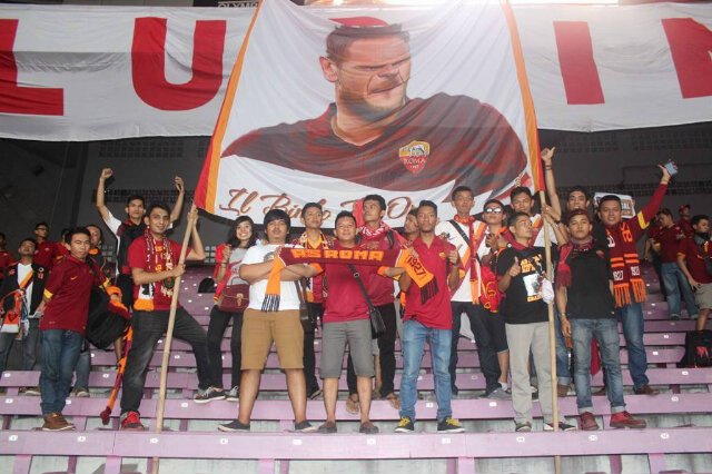 RCI_Minang's tweet photo. Maciniamo chilometri!!#ASRomaID2015 terimakasih @OfficialRoma_ID momen terhebat kami #RCI #RCIMinang #RCIPadang https://t.co/adL7fv3IpY