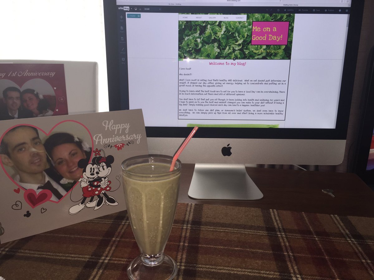 Breakfast smoothie today while I work! 🍌🍓
New blog post on the way...