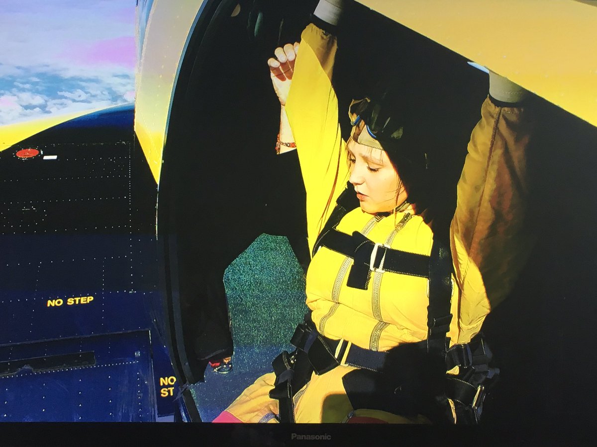 HayleeyBrown's tweet photo. 9 years ago! 😱 terrible pics 😂 #Skydive #16 #July2007 #BananaGirl #SkydiveNorthWest https://t.co/Ur6pGBlni6