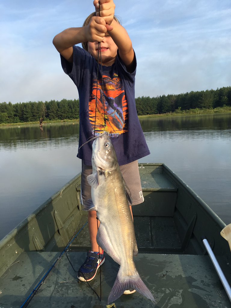 huntinpanic's tweet photo. Went to deer camp this weekend to set up cams and some catfishing #buckinventory #takeakidfishing #proudpapa https://t.co/67DjcENZWj