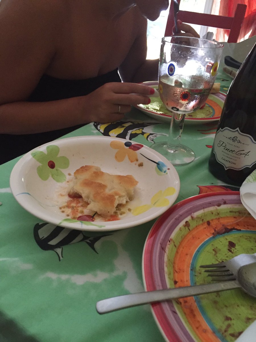 #focaccia nel sugo dei pomodori con #pinot nero, se l'ambrosia aveva un sapore, l'abbiamo scoperto #camogli #pinot64