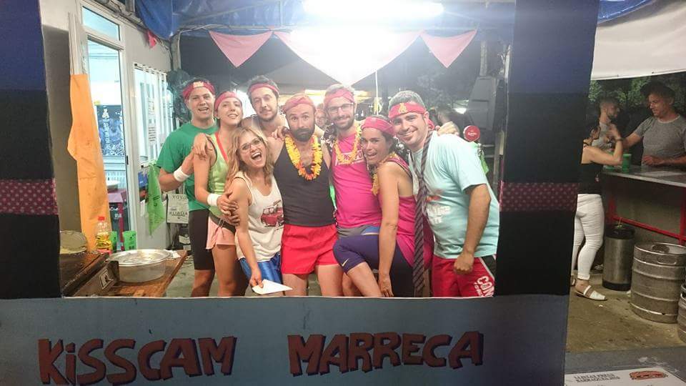 ToniLara_S's tweet photo. Gran torn de barraca i amb la companyia @di_versiones festa i diversió assegurada #marrekiss #fmsalt2016 https://t.co/FQ8Z3j4x5W