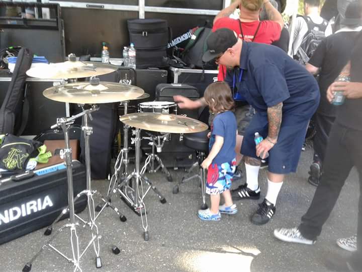 Jimmy G of Murphys Law shows my son the drums #MurphysLaw #Jimmygestapo #tompkinssquarepark#dr.know benefit