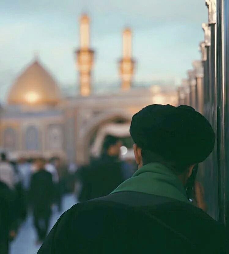 عجباً لقلبي وهو بحجم الكفكيف احتواك وانت بحجم الكونياابا الفضل...ياكفيل زينب الحوراء #