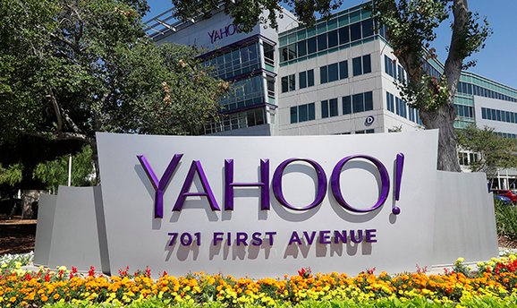 YahooNews's tweet photo. Verizon to buy Yahoo's core business for $4.83 billion https://t.co/gIHlUcq7yO https://t.co/YMJxxT98rQ