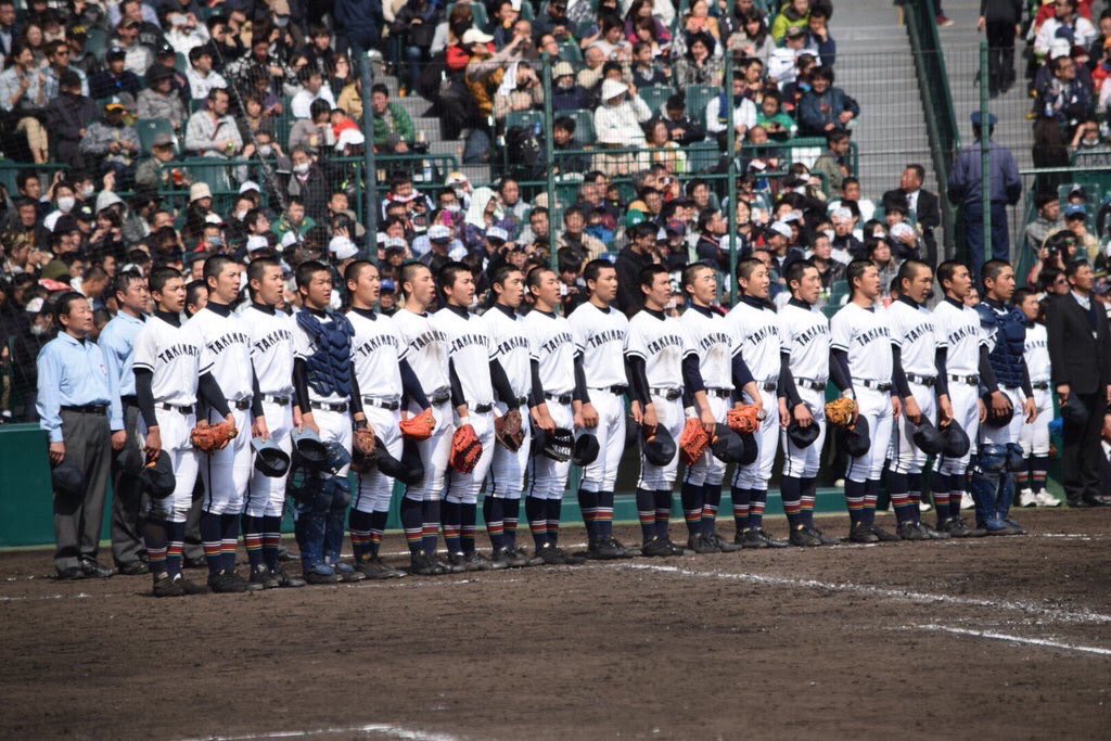 ShunBase's tweet photo. これで高校野球も終わり。
最後は悔いがないって言ったら嘘になるけど
去年の敗戦から1年、ほんまに内容の濃い1年やった！

これも全部最高の仲間のおかげやわ。ほんまにありがとう。

後輩達、甲子園優勝はお前らにたくしたぞ！ https://t.co/c7xuRcVUFt