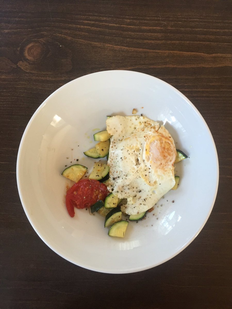 Ash_McSweeney's tweet photo. Paleo breakfast.. @JamieBoothWX am I doing this right? https://t.co/ZZEHGChNVE