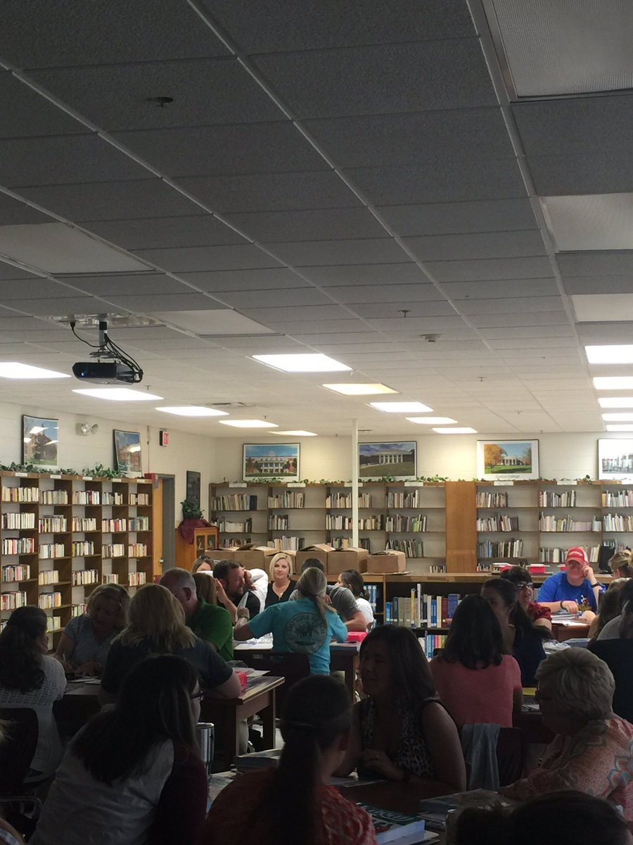 CDR_Elementary's tweet image. Lots of GC teachers participating in KAGAN training at GMS! #TeamKid #GarrardShines