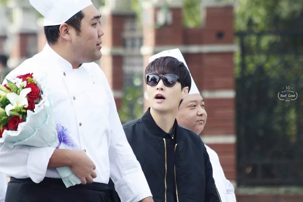 CoNjTpKWAAAY9H2.jpg:large