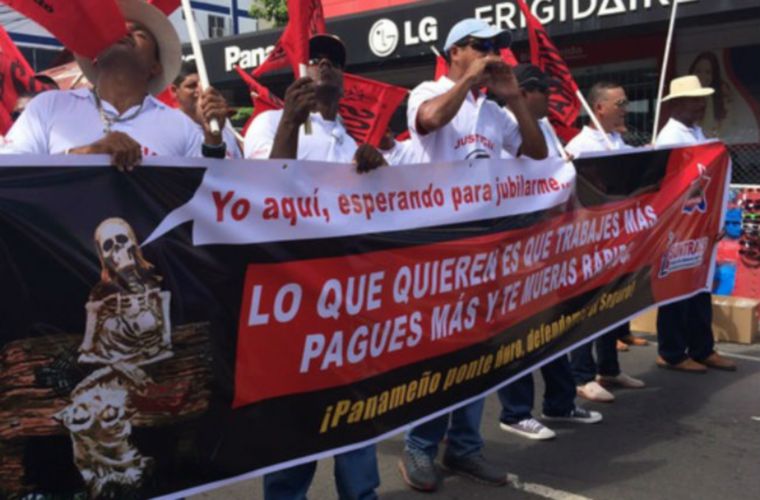 criticaenlinea's tweet photo. #NacionalCri Frenadeso: gobierno de Varela, único culpable de la huelga docente https://t.co/A2cy5Mq5Rt https://t.co/ZWIs2wr93V