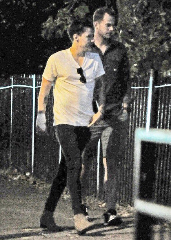1Dteam_IT's tweet photo. Harry a Londra https://t.co/WJROY3fwkt