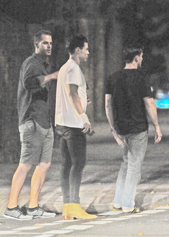 1Dteam_IT's tweet photo. Harry a Londra https://t.co/WJROY3fwkt