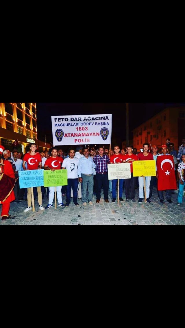 AtesG3's tweet photo. Feto magduru atanamayan  #1803polis 81 ilde demokrasi nobetinde @samiltayyar27 @trthaber https://t.co/ac1NjmsewP