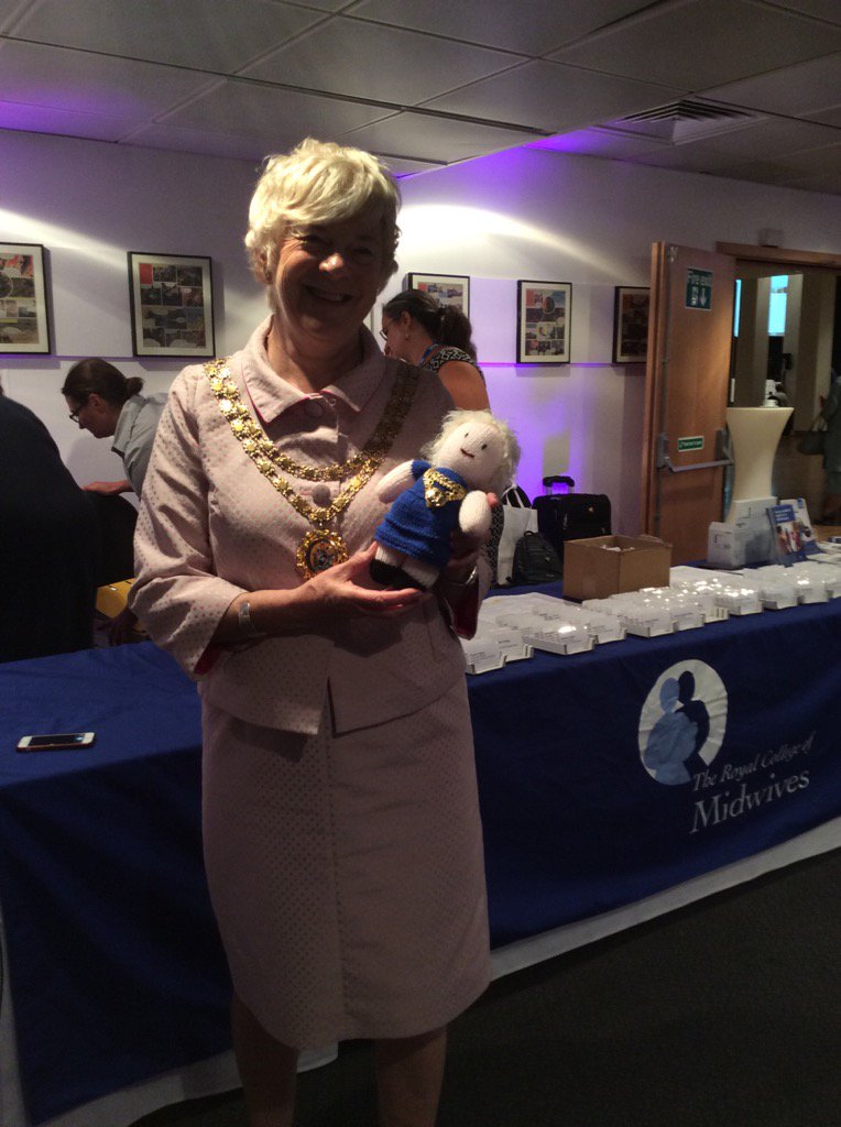 knittedmidwife's tweet photo. They finally meet ! @LesleyPageRCM @MidwivesRCM @RoyalArmouries @hallmum5 #rcmal #knitamidwife https://t.co/wEHhN18N3L
