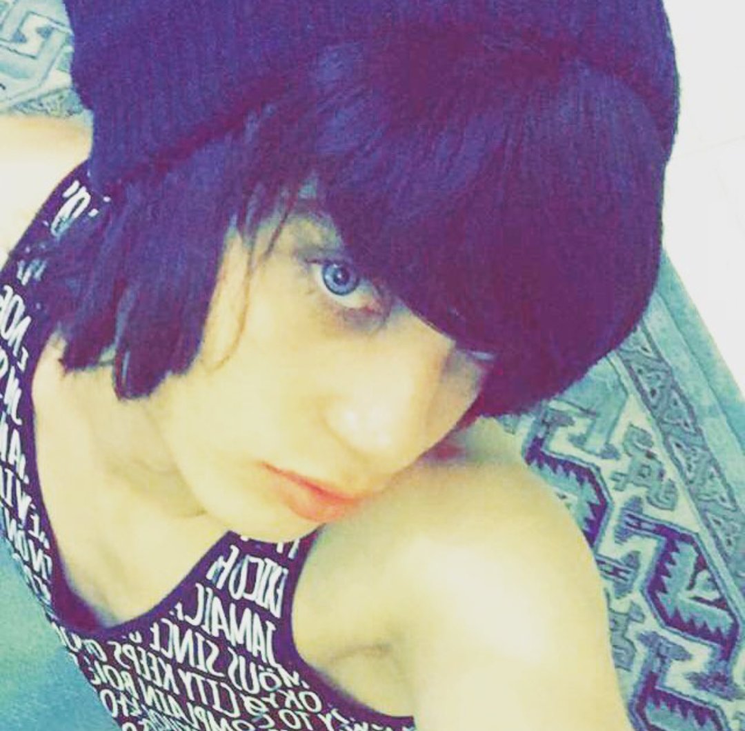 ترا الخاص معلققق اعذروني الي مارد عليهم 😷🙊