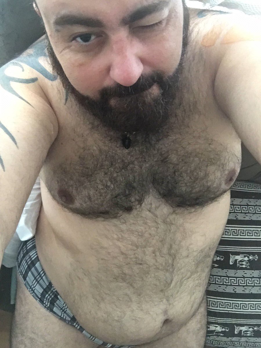 Ale_Sevilha's tweet photo. Criando coragem pra tomar banho 🙏🏻😂🙊 #Bear #Beard #fatbear #fatbeard https://t.co/09t0YW09tO