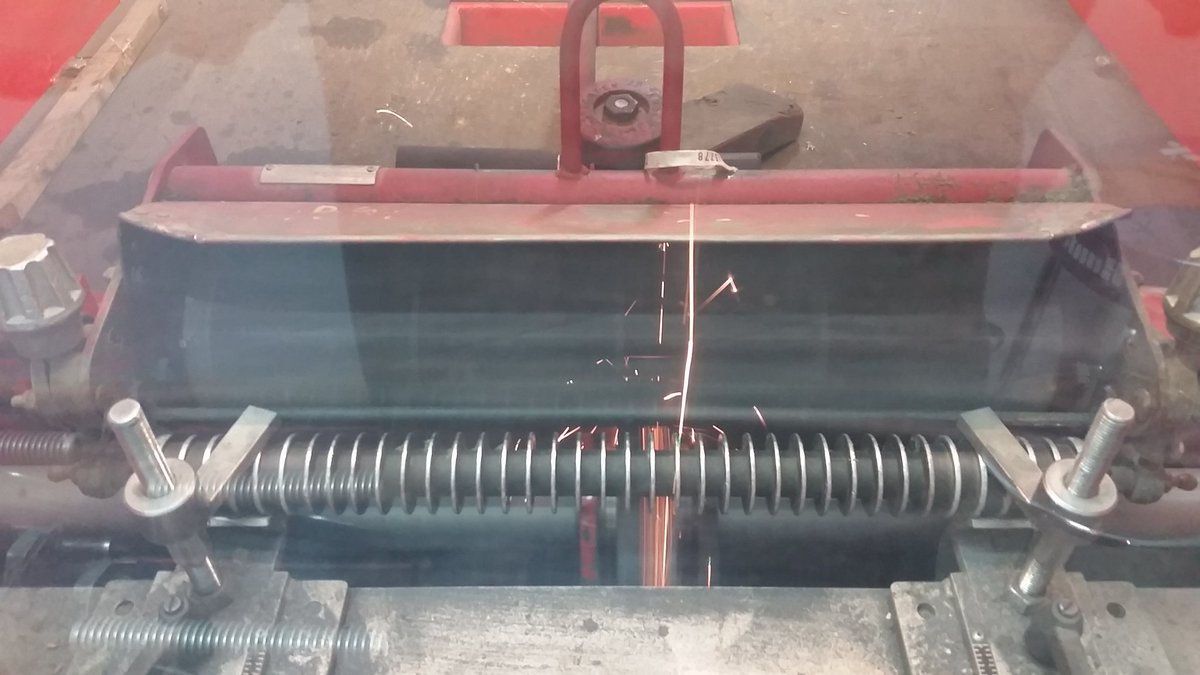 WattyPFD121's tweet image. Good morning to get caught up on some grinding! #expressdual #anglemaster #cuttingpaper