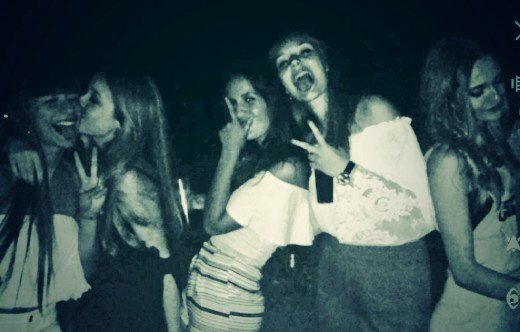 MontyDuque23's tweet photo. Sociasssss @annesg_98 @irati321_ @cristinafb_26 @belendelahoz19  👇💕 https://t.co/aumxZeHerc