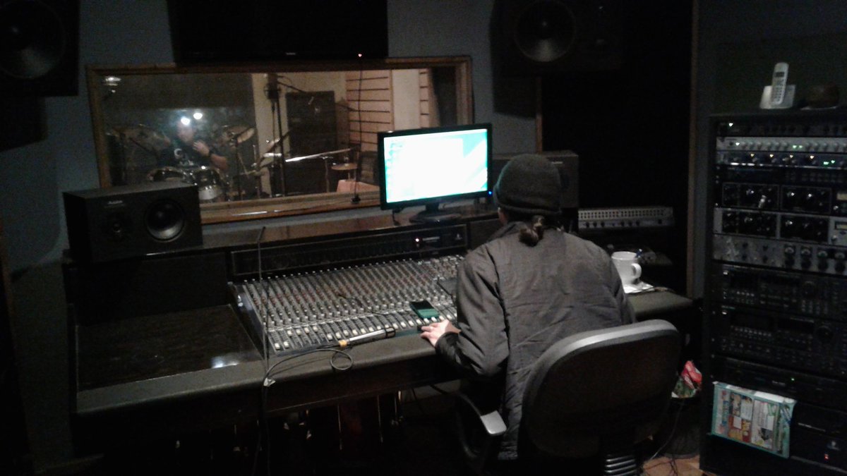 VIL_HardRock's tweet image. Sabado grabando baterias para lo nuevo de VIL!