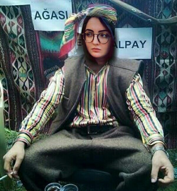 blacktogirl's tweet photo. @sosyalotaku  daha çok köy kahvesi okey ekibi  olur Büsü 😂 Ankukis Köyü Ağası Mişo Piem 😂 https://t.co/EoSyhhsaaK