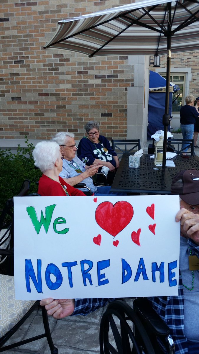 WoodBridgeHC's tweet photo. Getting ready for our pep rally. #exploreNotreDame https://t.co/wItMjptJsM